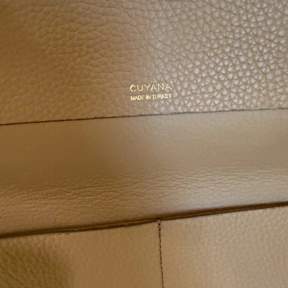 Cuyana Grained Leather Tech Carryall-16 inch - Picture 3 of 8